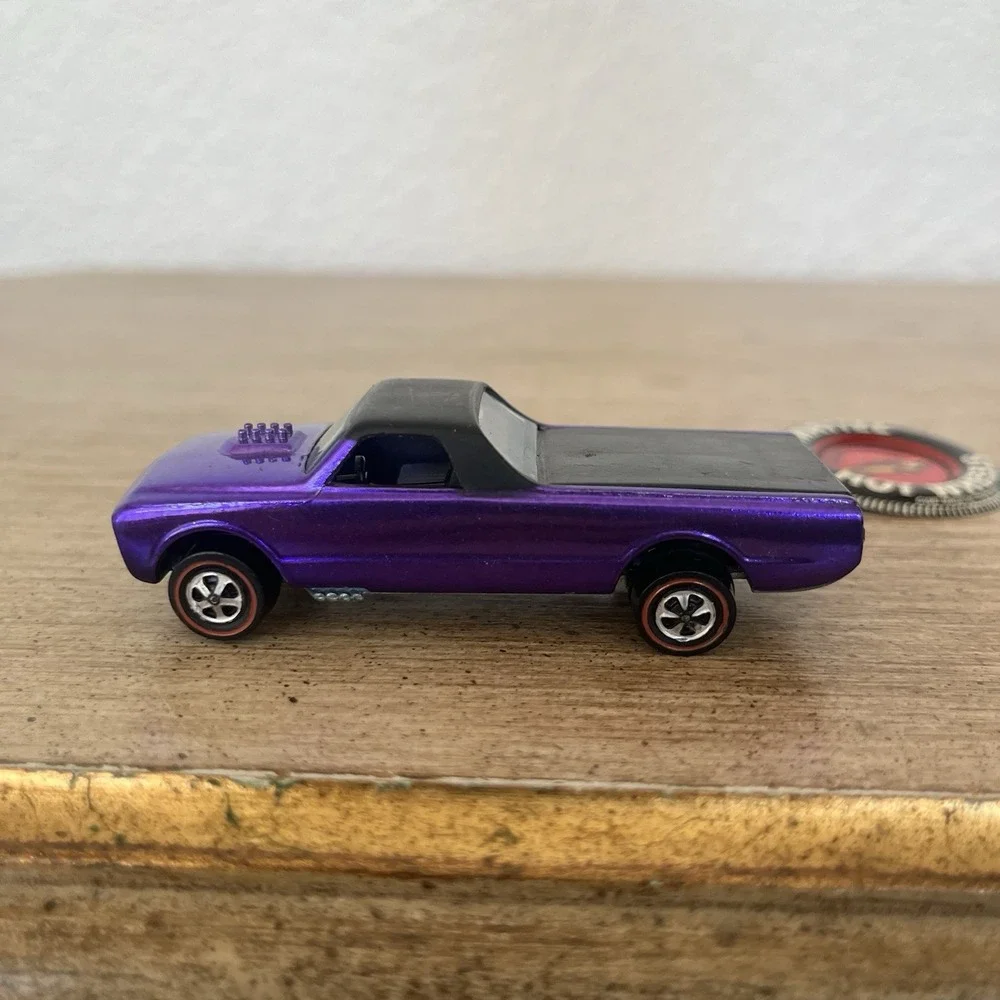 1968 Hot Wheels Redline Custom Fleetside Spectraflame Purple USA + Button